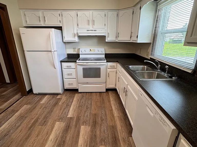 8426 Colwyn Ct. — Photo 2