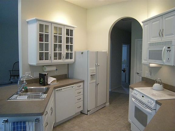 3rd image of 1175 Club View Dr