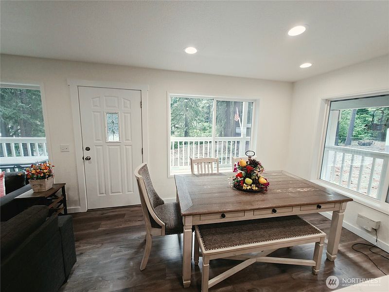 3rd image of 30 Crawford Lane