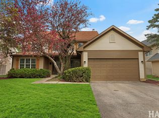 182 Montclair Rd, Vernon Hills, IL 60061