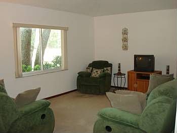 4th image of 678 Gilda Dr