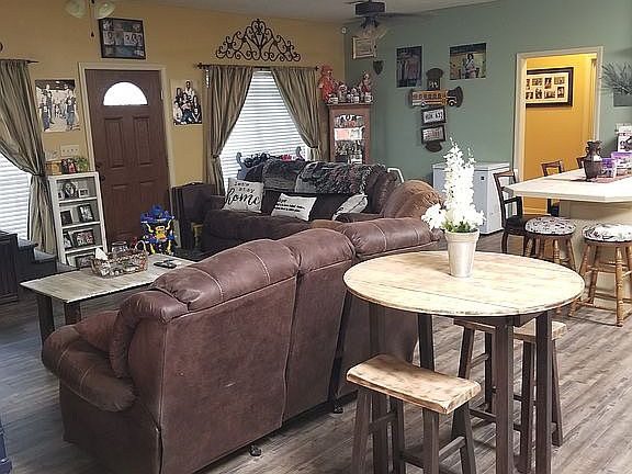 4th image of 706 Acadian Dr