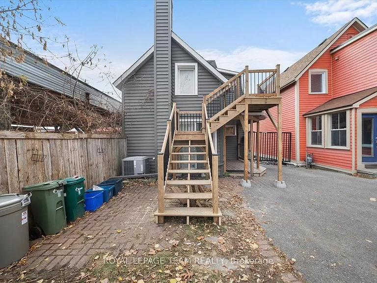 135 Upper Lorne Pl #2 — Photo 17