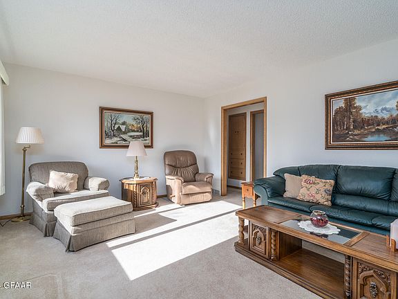 4th image of 1021 Greenwood Dr SE