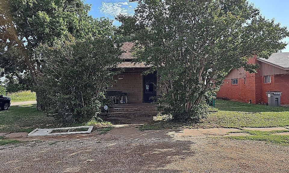 1st image of 801 E Roosevelt Ave