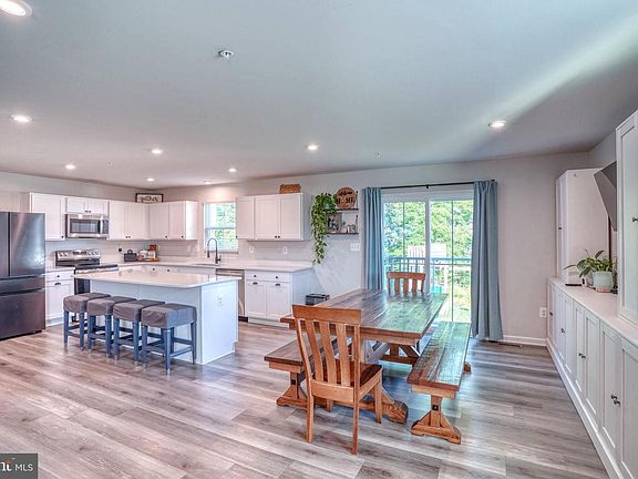 3rd image of 46 Goldspire Dr