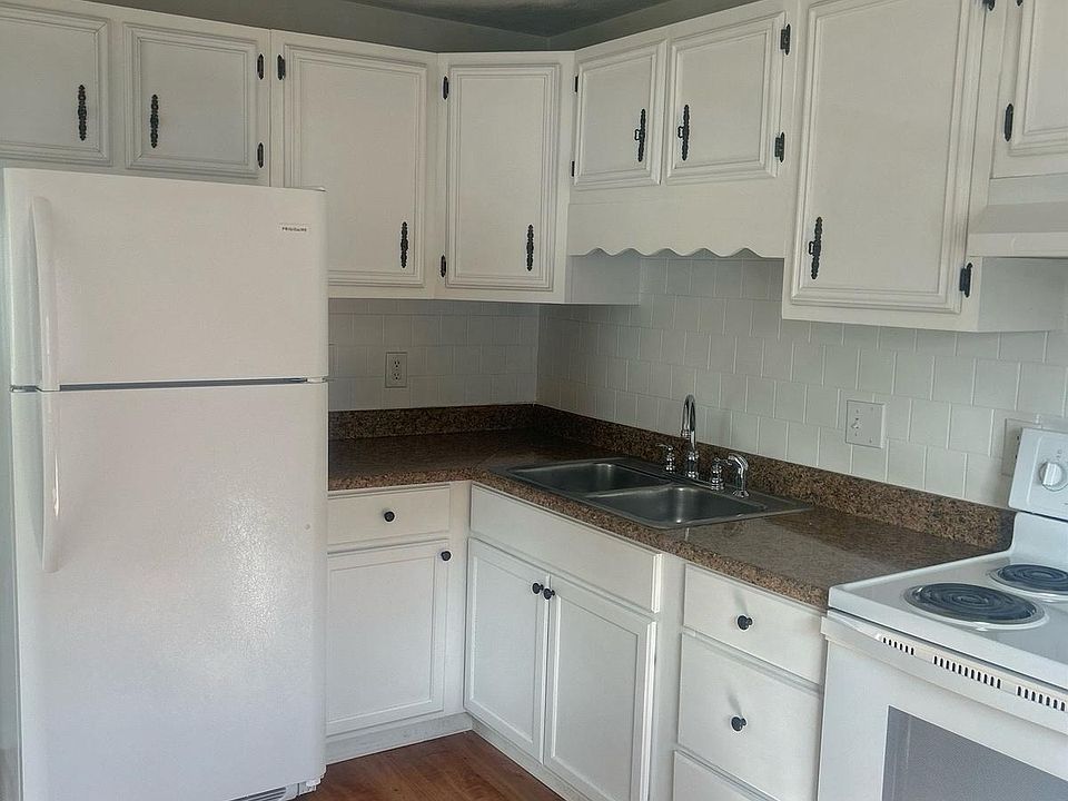 1st image of 15 Rice St APT 3