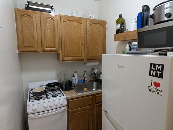 4th image of 10 W 76th St APT 5C