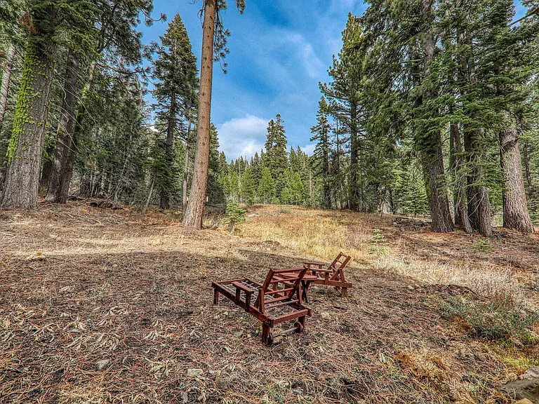 4040 Zermatt Rd — Photo 36