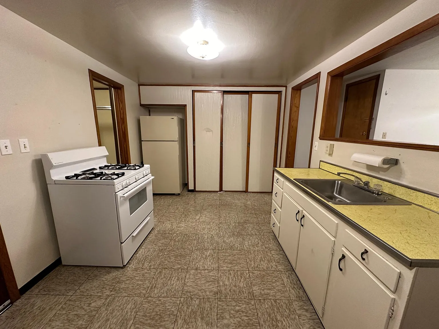 2 bed, 450 sqft, $795 — Photo 4