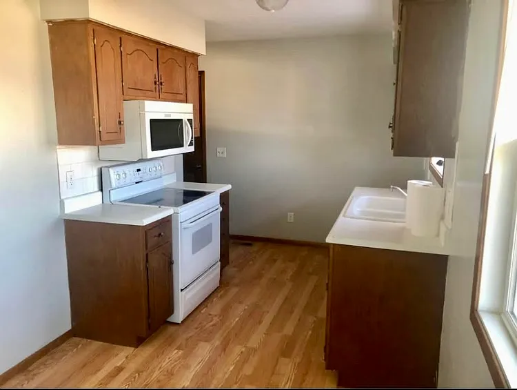 406 Cross St — Photo 2