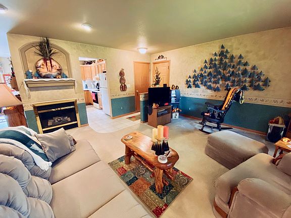 3rd image of 9687 Sandhill Dr