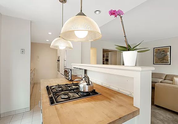 4th image of 20 E 9th St #5PR