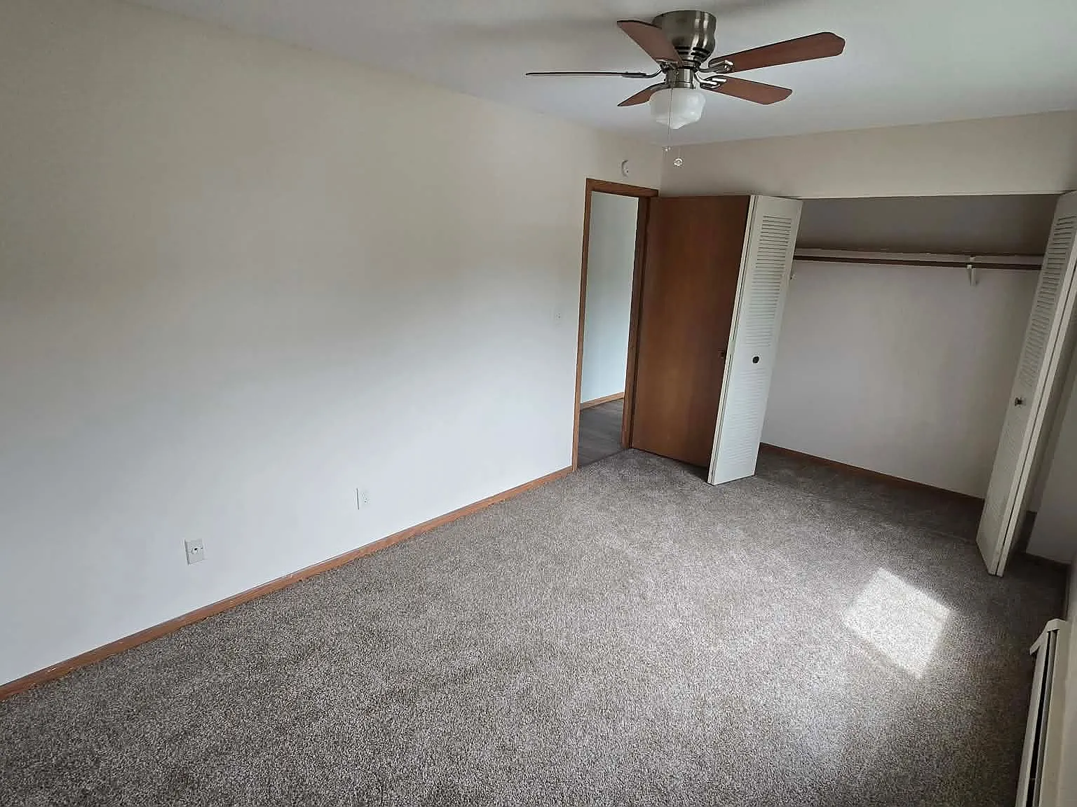 2 bed, 1.0 bath, $900 — Photo 4