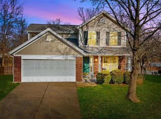 1040 Oak Glen Cir, Ballwin, MO
