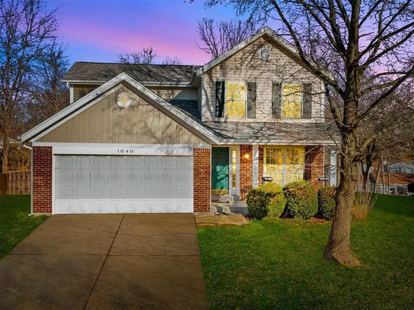 1040 Oak Glen Cir, Ballwin, MO 63021