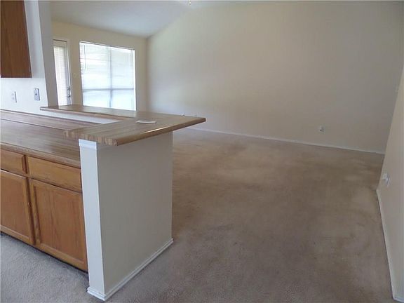 5th image of 106 S Alder Dr
