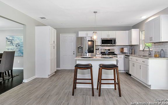 4th image of 829 Morningside Dr
