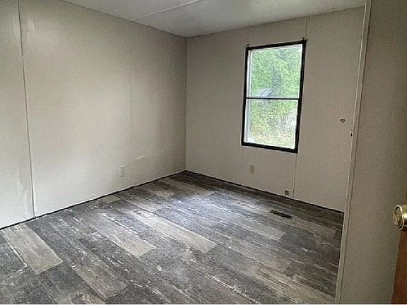 2nd image of 119 S Riverside Dr