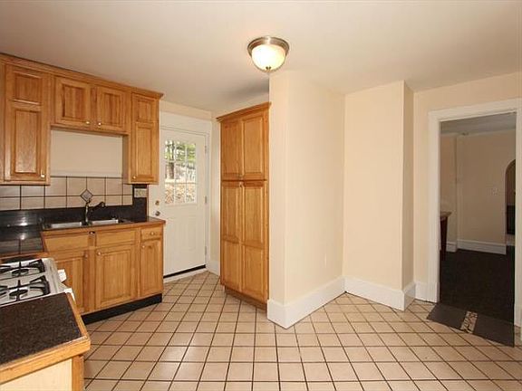 5th image of 1722 Courtland Ave