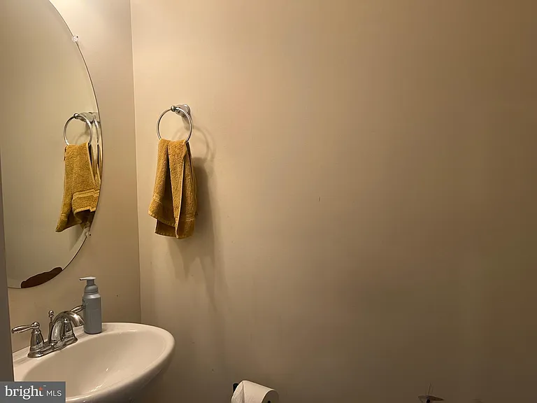 141 Graystone Dr — Photo 17