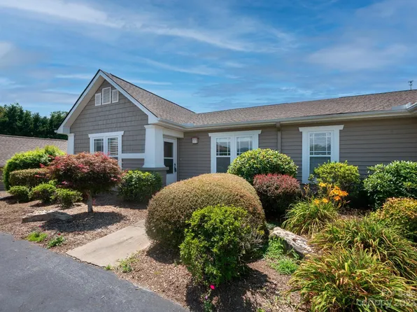 5501 Wood Duck Way, Hendersonville, NC 28792