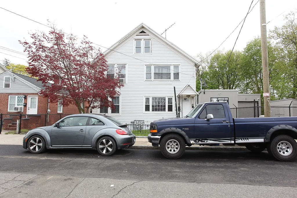 Building Photo - 19 Morris St #1