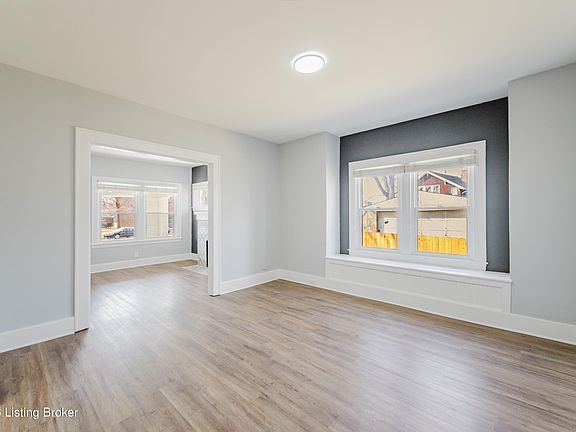 4th image of 215 W Collins Ct