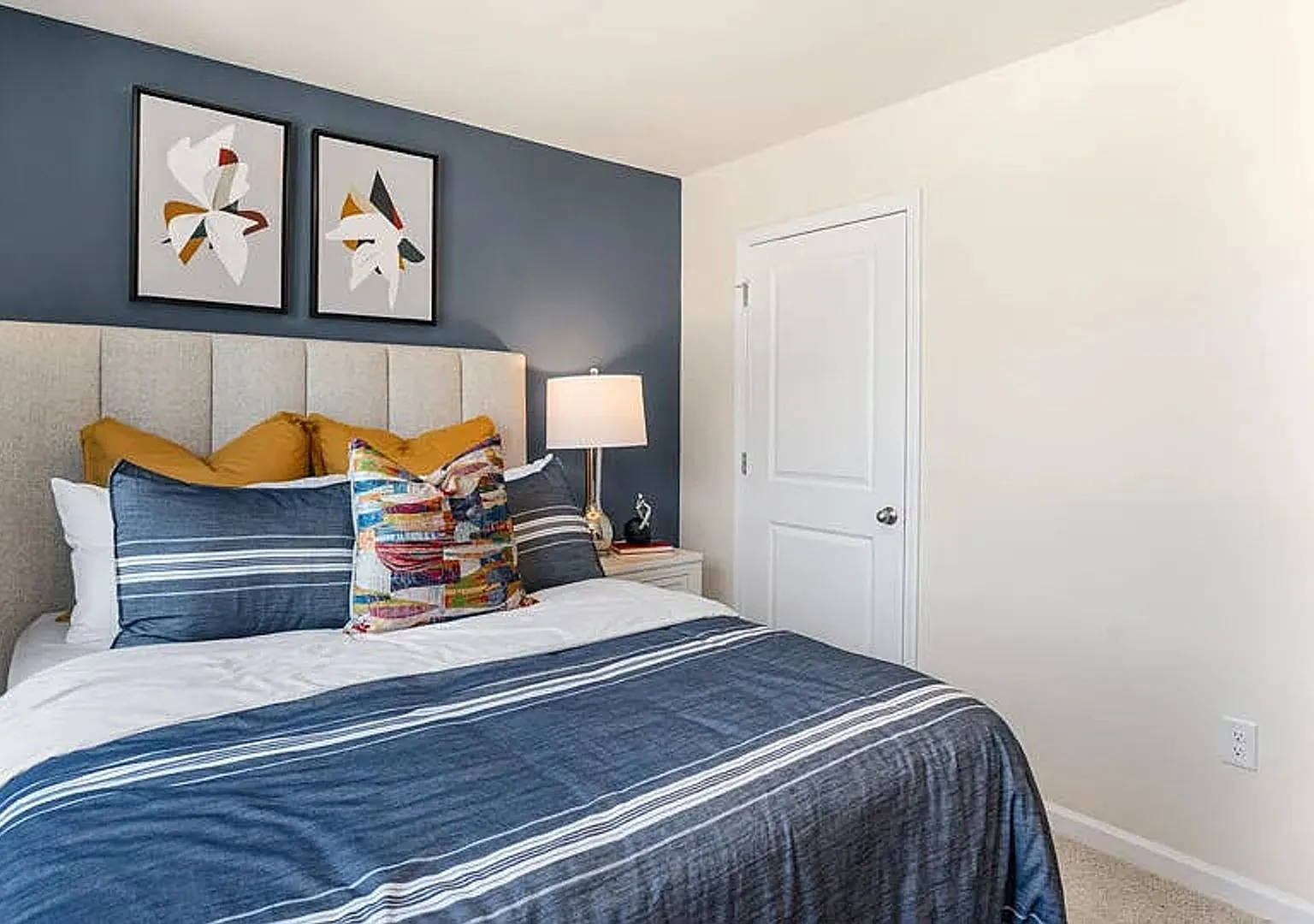 Room in 3 Bedroom Home in Raleigh — Photo 2