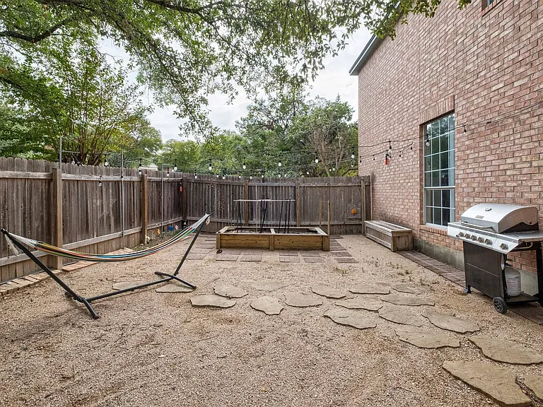 3704 Runnels Ct — Photo 27