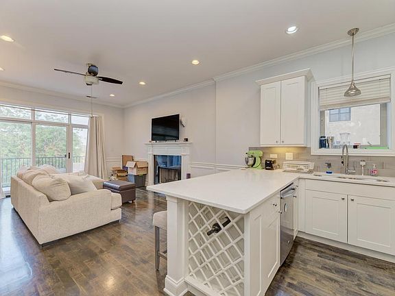 2nd image of 4224 S King Dr Unit 4S