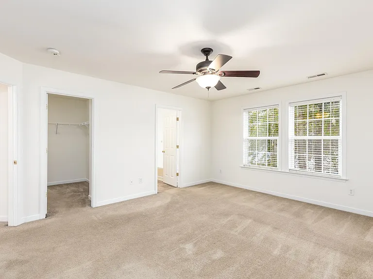 504 Queensbury Ln — Photo 21