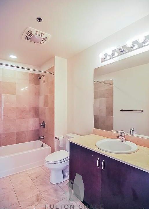 1st image of 2521 N Lincoln Ave #1124