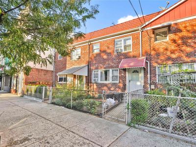25-09 Newtown Avenue, Long Island City, NY, 11102