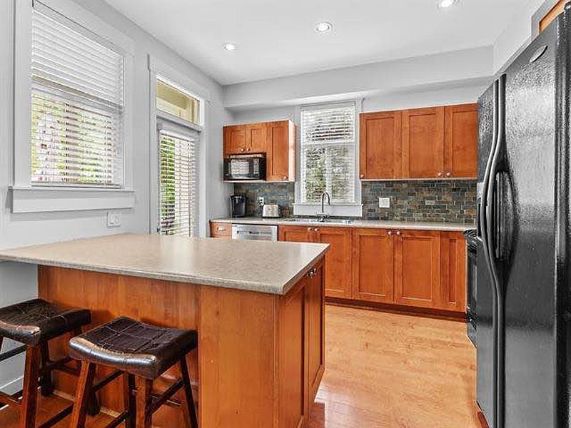 Surrey Townhouse for rent - 4 Bedrooms — photo 13