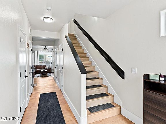 4th image of 220 Glenn Abbey Pl #12