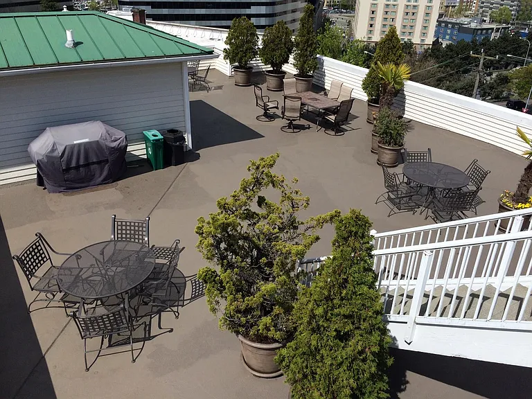 Capitol Steps Apartments & Furnished Suites — Photo 11