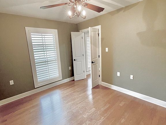 5th image of 281 Norwood Dr