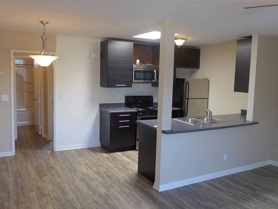 1st image of 4612 Ohio St #30