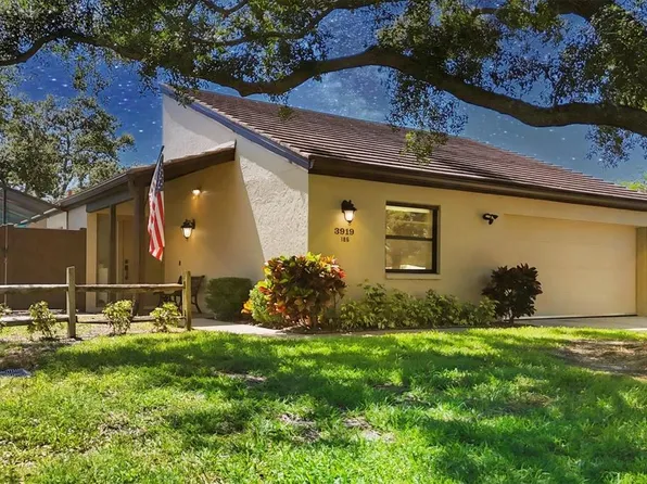 3919 Glen Oaks Manor Dr, Sarasota, FL 34232