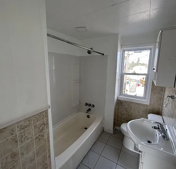 294 Frood Rd #2 — Photo 6