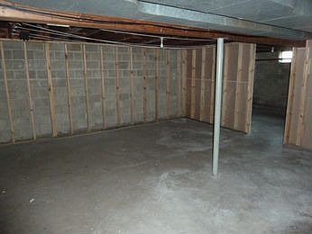 5th image of 61 Central Ave N
