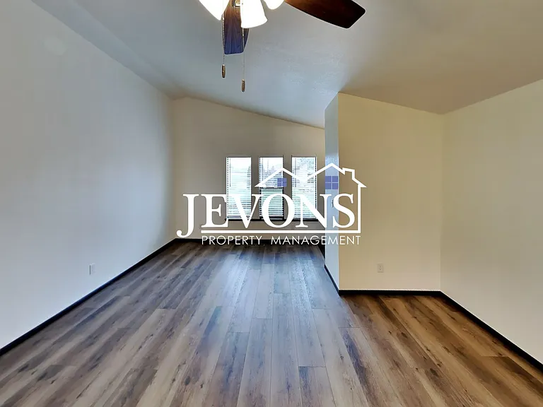 1202 S 39th Ave — Photo 8