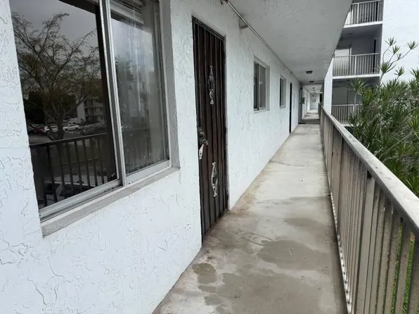 8600 N Sherman Cir APT 202, Hollywood, FL 33025