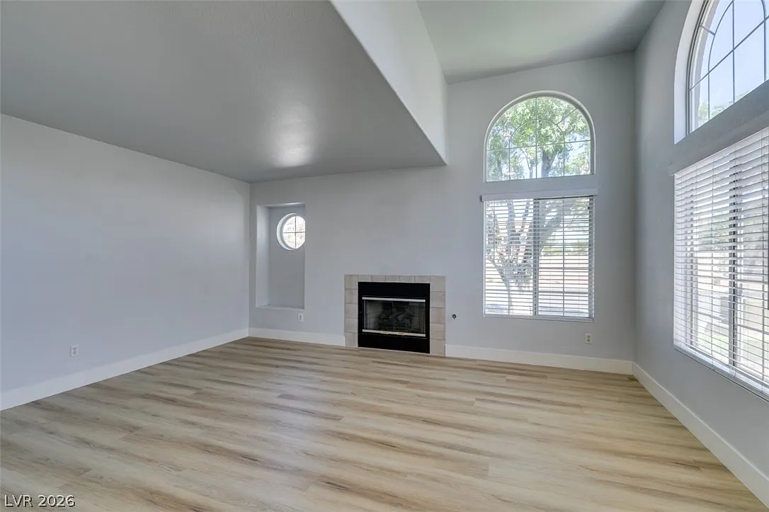 3 bed, 2.5 bath, 1297 sqft, $1,650 — Photo 3