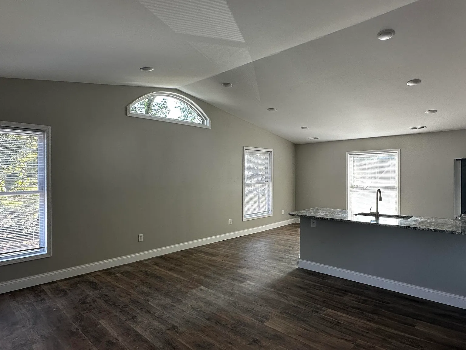 3 bed, 2.0 bath, 1200 sqft, $1,500 — Photo 1