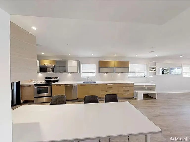 855 Euclid Ave #208 — Photo 4