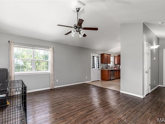 4th image of 18652 Lynn Ln