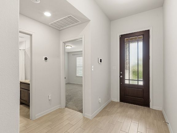 5th image of 292 Eagle Ford Dr