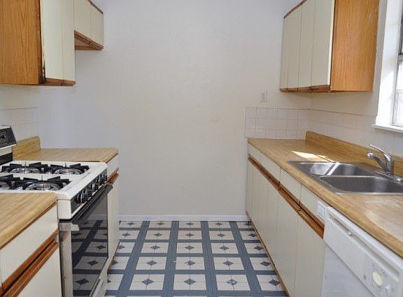 5th image of 17003 Crooked Oak Dr